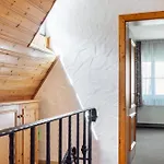 Wein- Und Gaestehaus Lutz ゲストハウス