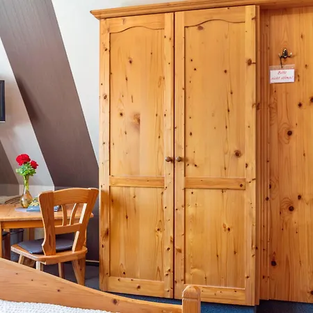 Wein- Und Gaestehaus Lutz Gasthuis