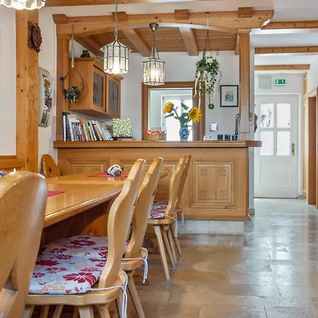 ゲストハウス Wein- Und Gaestehaus Lutz 3*