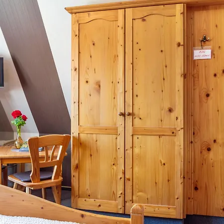 Wein- Und Gaestehaus Lutz