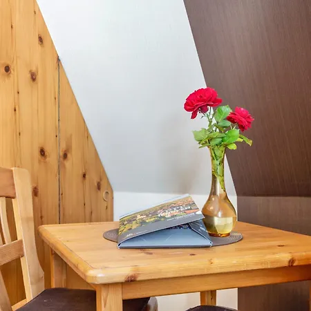 Gasthuis Wein- Und Gaestehaus Lutz 3*
