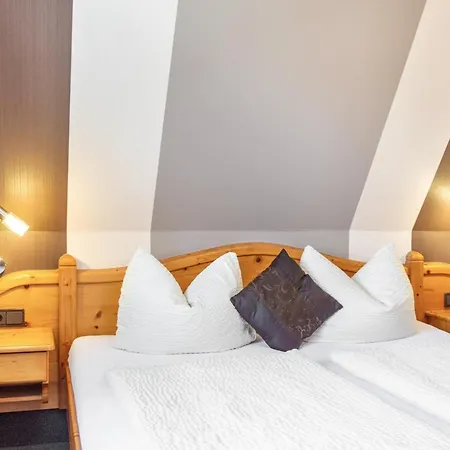Gasthuis Wein- Und Gaestehaus Lutz 3*