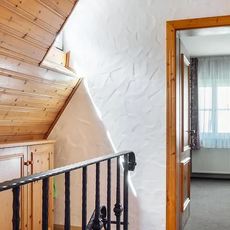 Wein- Und Gaestehaus Lutz Gasthuis