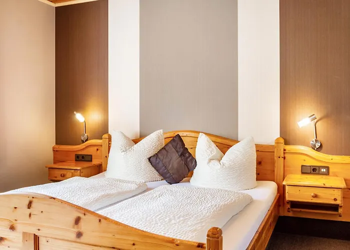 Πανσιόν Wein- Und Gaestehaus Lutz 3*