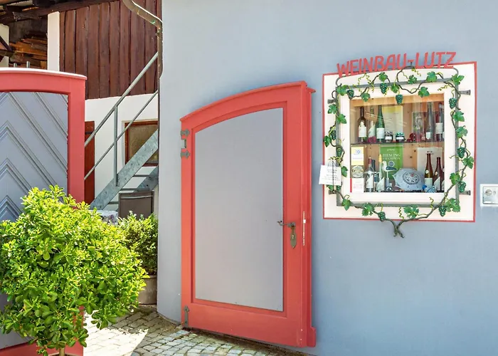 Πανσιόν Wein- Und Gaestehaus Lutz 3*