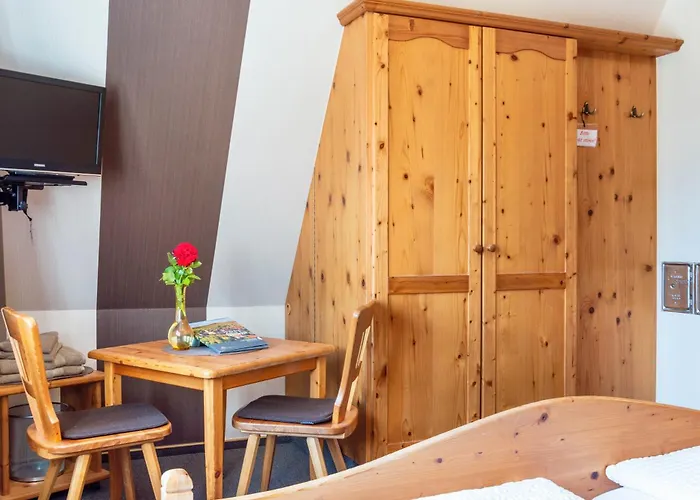 Wein- Und Gaestehaus Lutz 3*