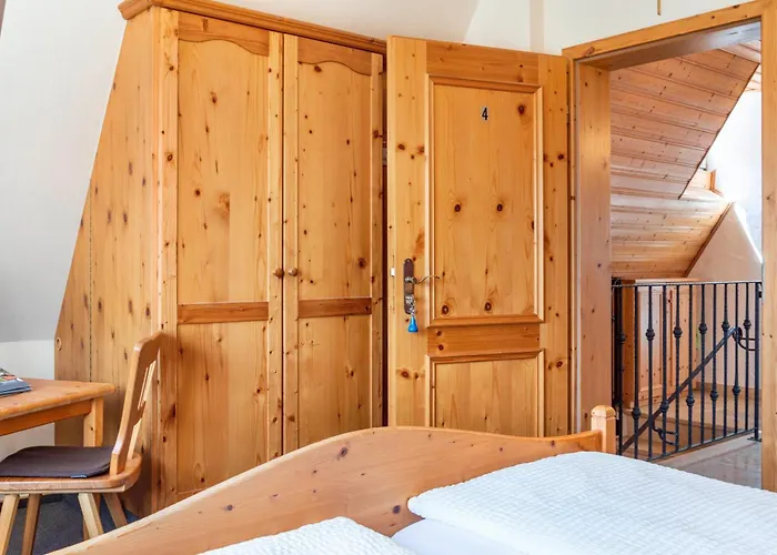Πανσιόν Wein- Und Gaestehaus Lutz 3*