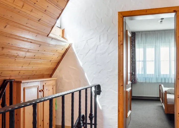 Πανσιόν Wein- Und Gaestehaus Lutz 3*