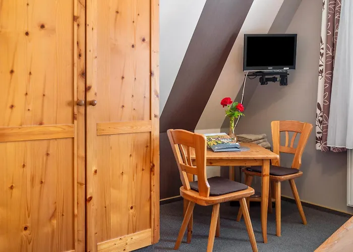 Πανσιόν Wein- Und Gaestehaus Lutz 3*