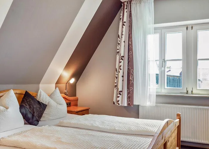Wein- Und Gaestehaus Lutz 3*